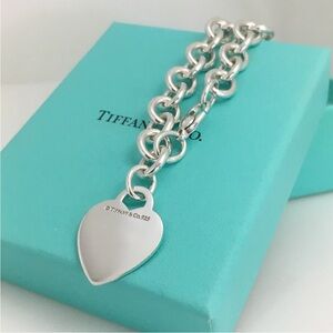 Tiffany & Co 💯% Auth Heart Charm Chain Vintage Bracelet w/Box ✨EUC✨ 7.5”